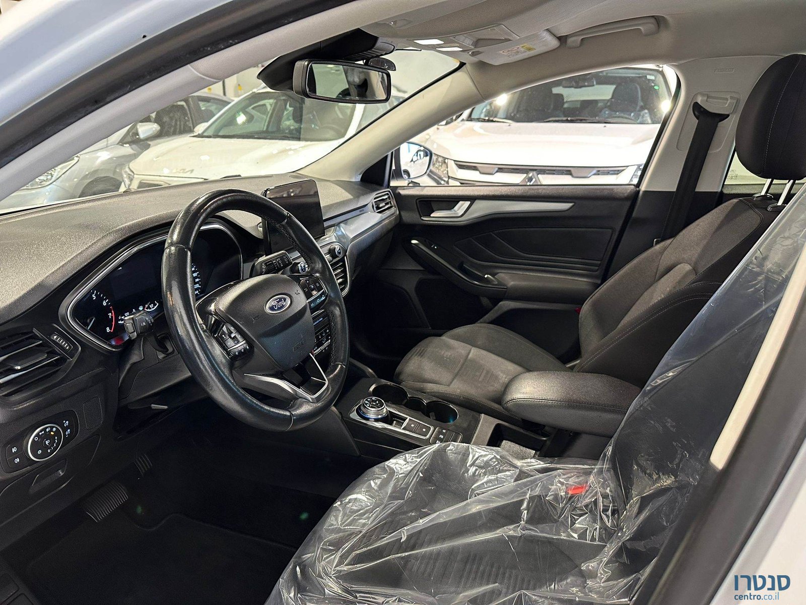 2020' Ford Focus photo #5