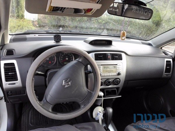 2007' Suzuki Liana photo #3