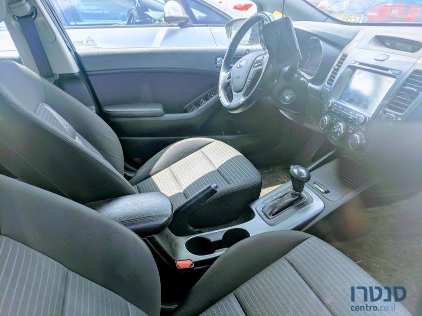 2015' Kia Forte photo #4