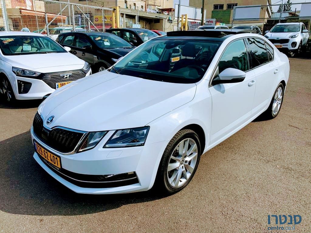 2019' Skoda Octavia photo #1