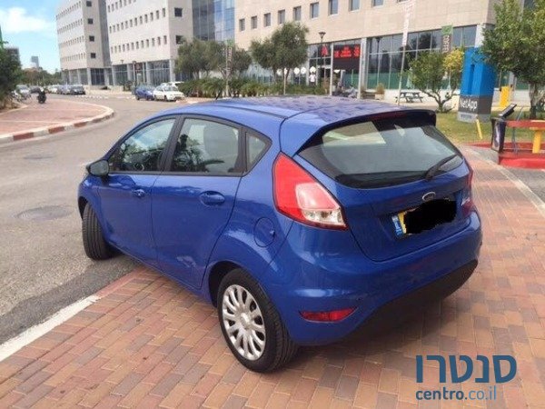 2013' Ford Fiesta photo #2