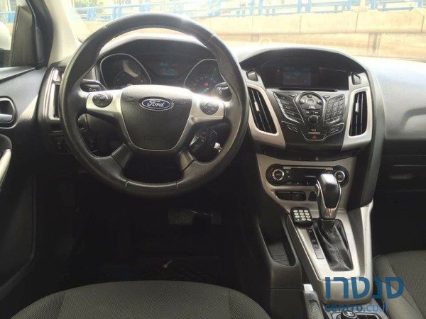 2012' Ford Focus photo #3