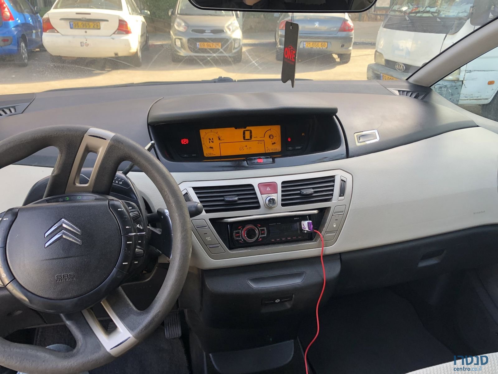 2008' Citroen C4 Picasso photo #6