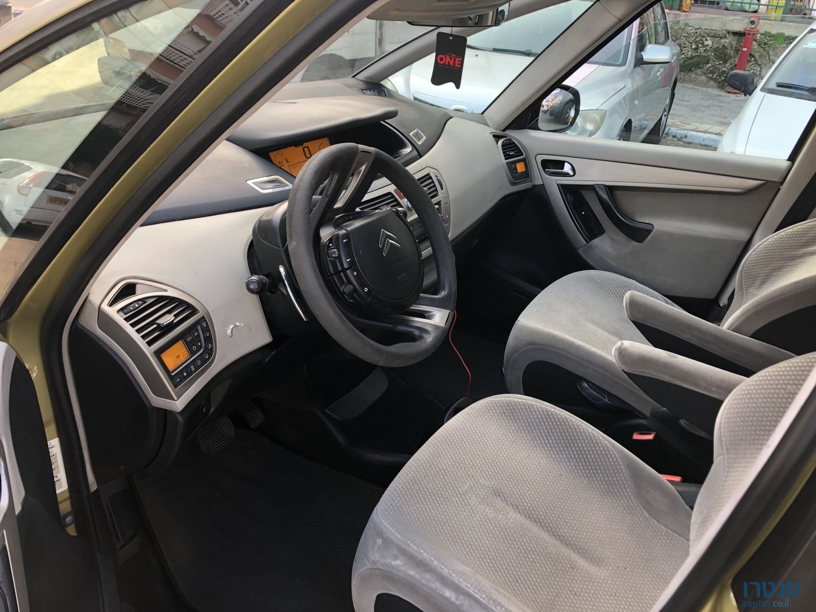 2008' Citroen C4 Picasso photo #4