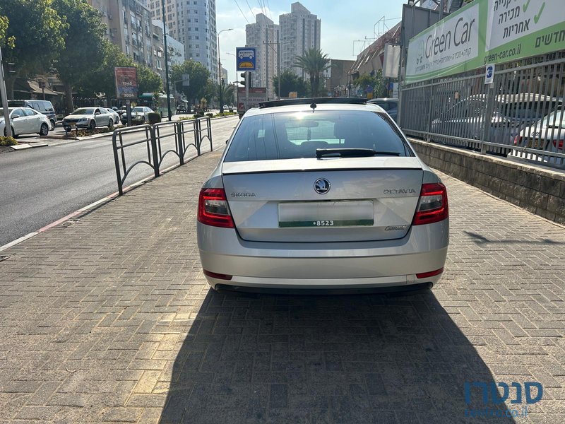 2020' Skoda Octavia photo #5