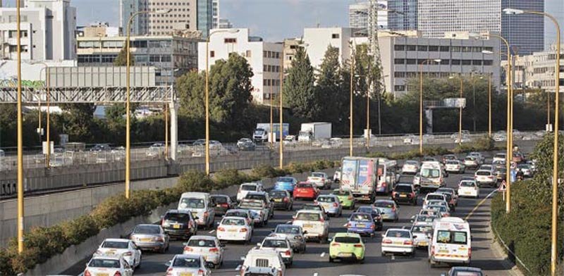 למרות שהעומס בכבישים גדל, רכבים פרטיים נסעו פחות ב-2021