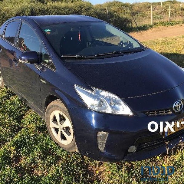 2014' Toyota Prius photo #2