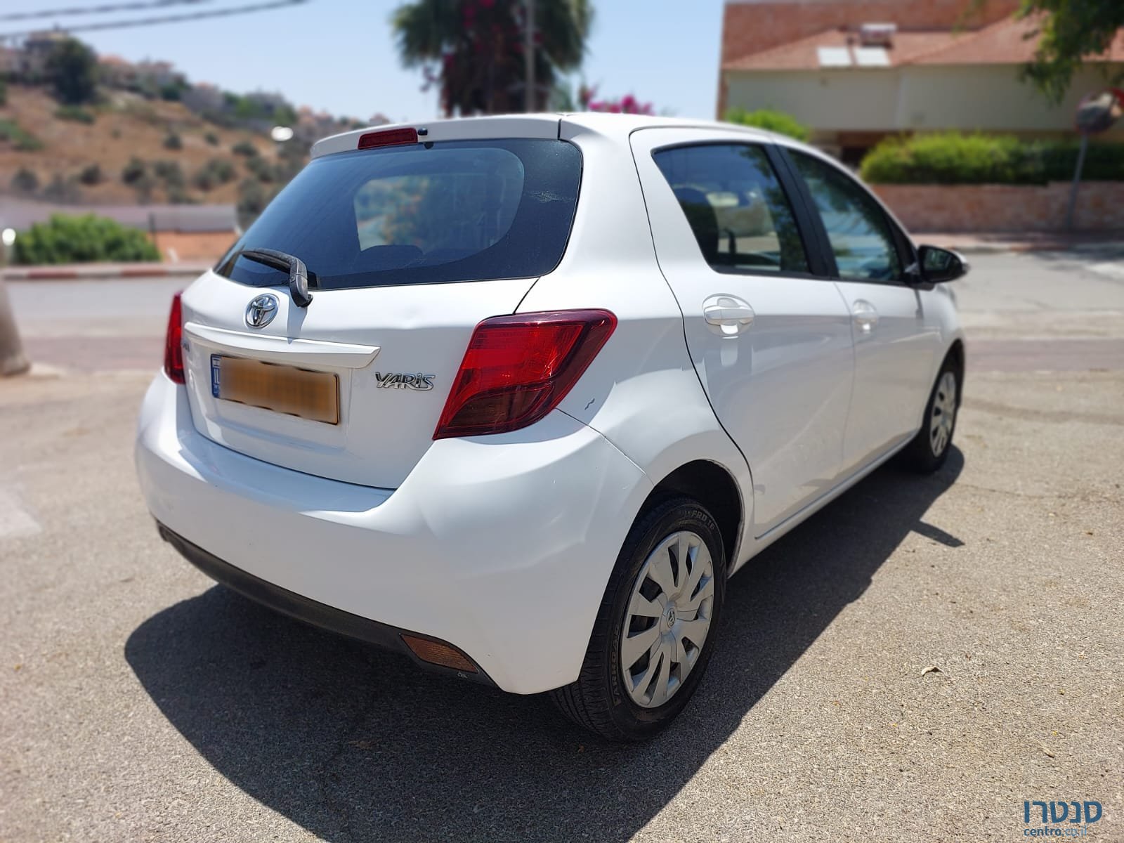 2016' Toyota Yaris photo #5