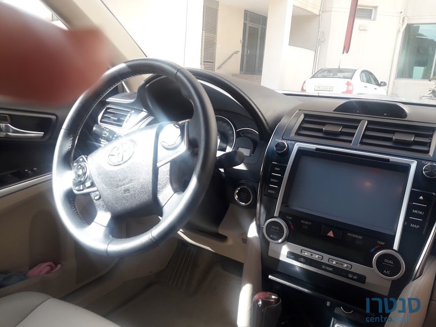 2014' Toyota Camry XLE photo #3