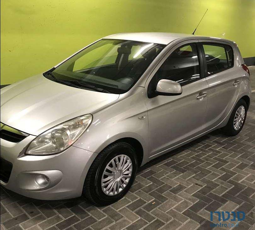 2011' Hyundai i20 יונדאי photo #3