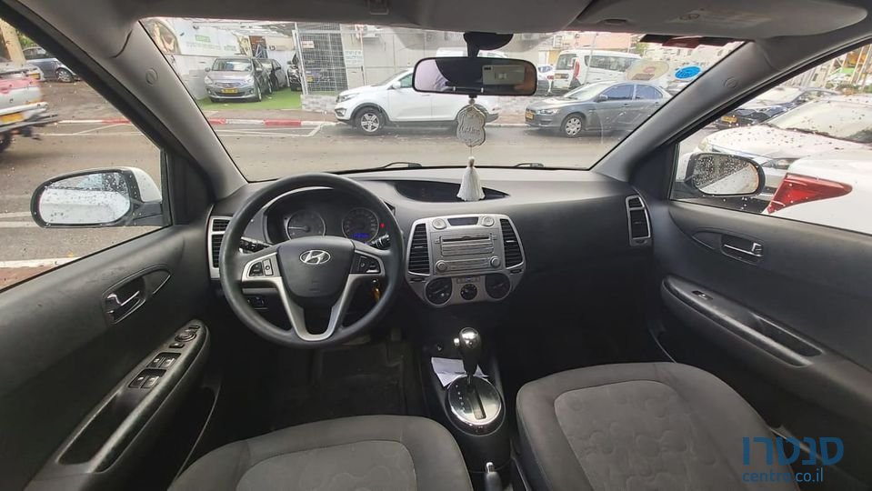 2011' Hyundai i20 photo #3