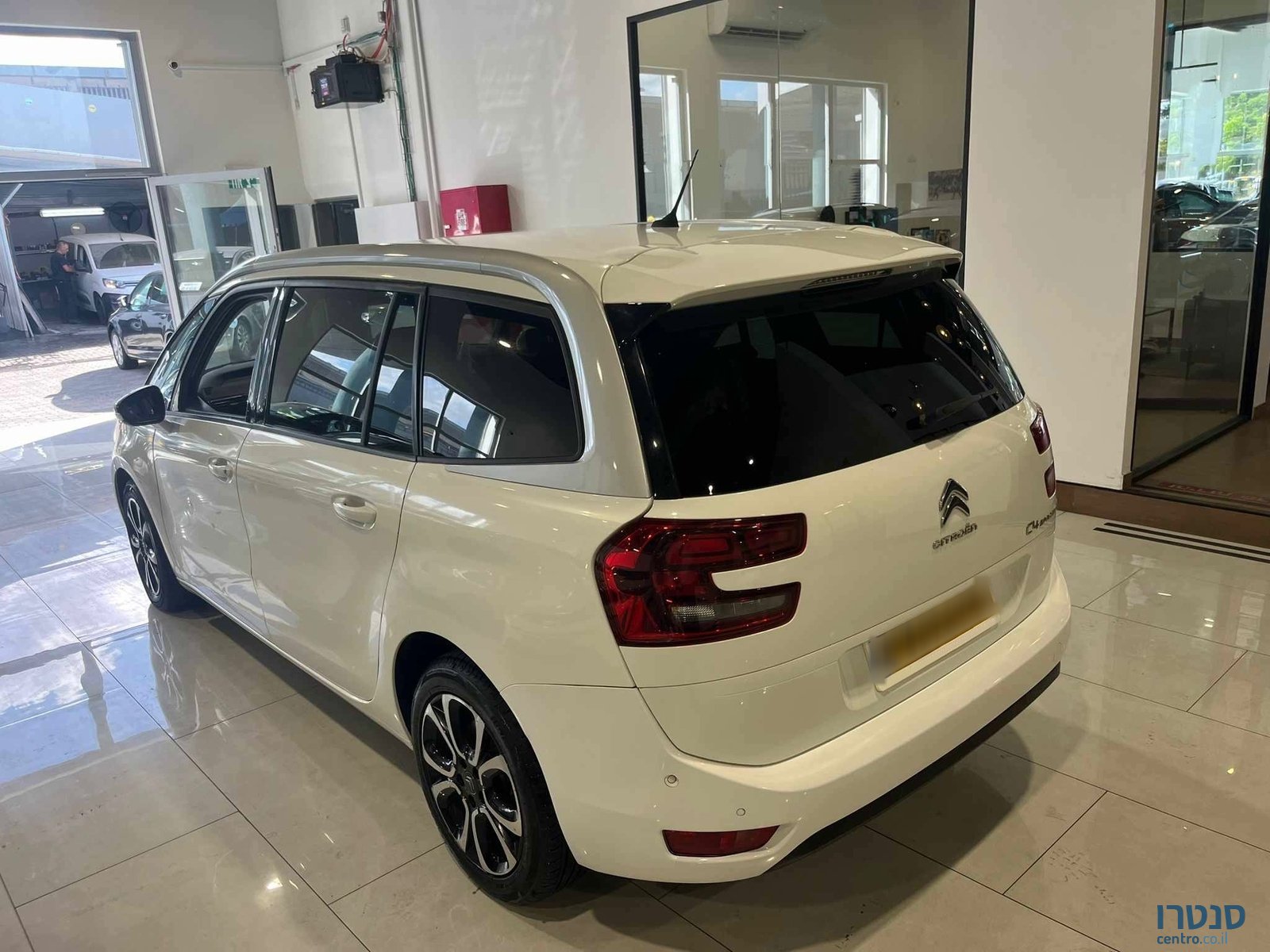 2020' Citroen C4 SpaceTourer photo #4