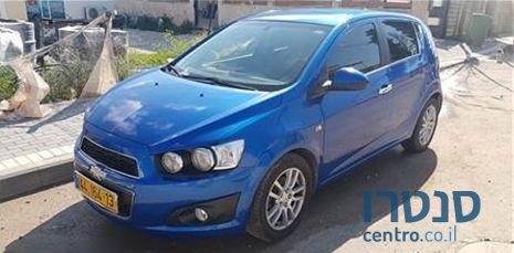 2012' Chevrolet Sonic האצ'בק photo #1
