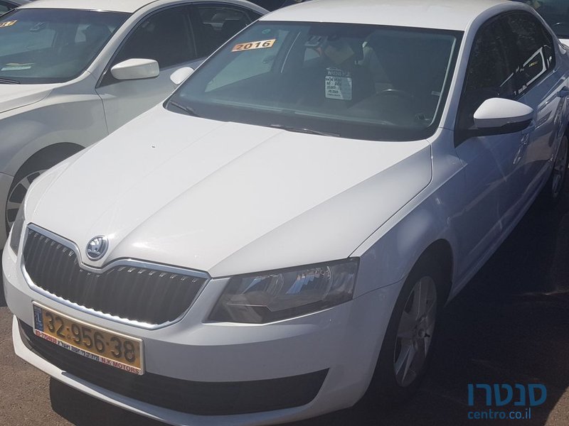 2016' Skoda Octavia photo #2