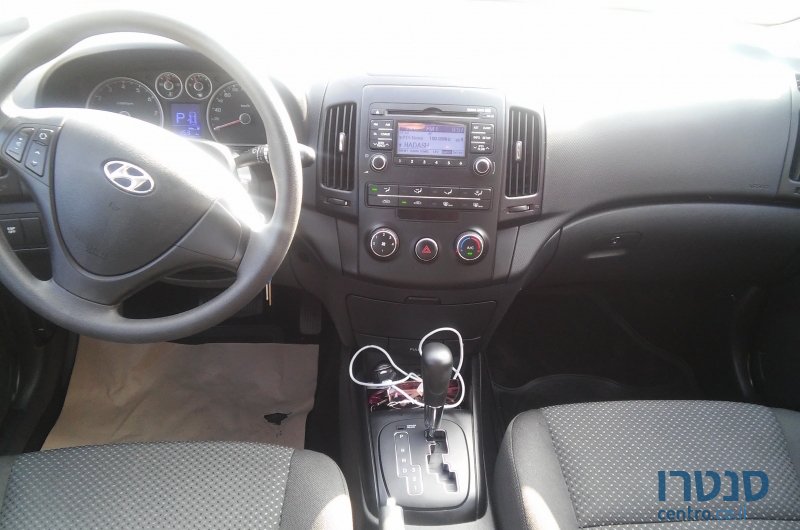 2011' Hyundai i30 photo #3