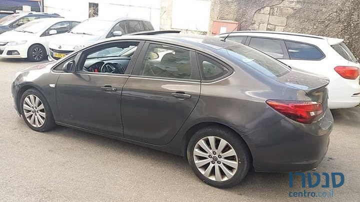 2015' Opel Astra photo #2