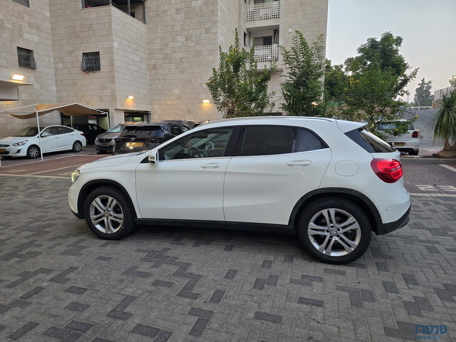 2016' Mercedes-Benz GLA 200 photo #4
