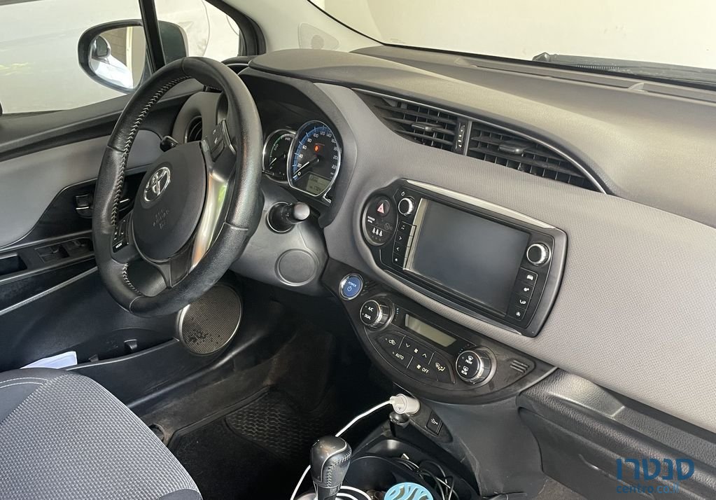 2015' Toyota Yaris טויוטה יאריס photo #3