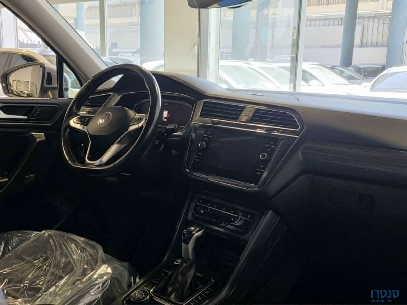 2023' Volkswagen Tiguan photo #5