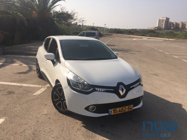 2013' Renault Clio photo #1