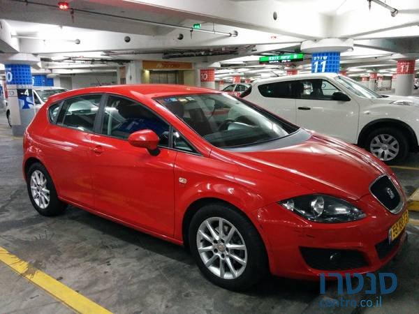 2011' SEAT Leon photo #1