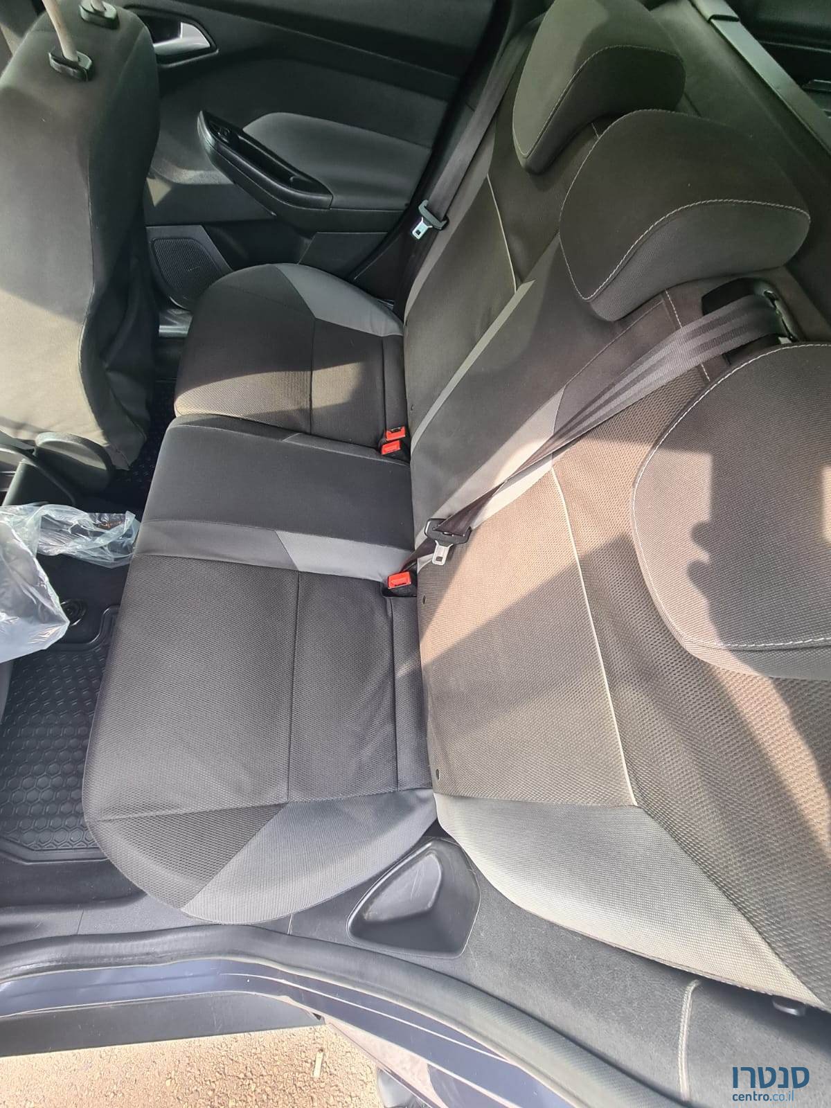 2012' Ford Focus photo #6