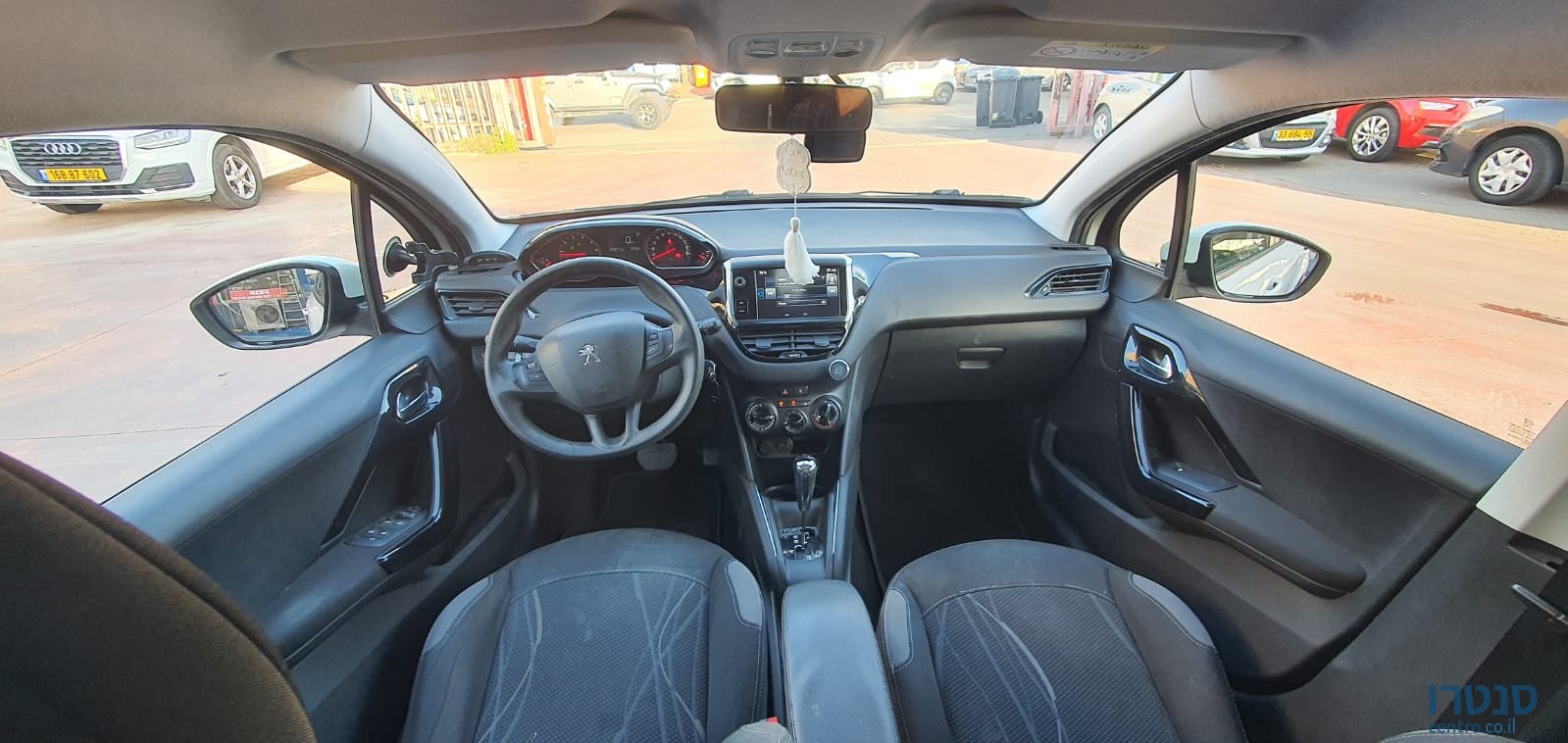 2015' Peugeot 208 photo #2