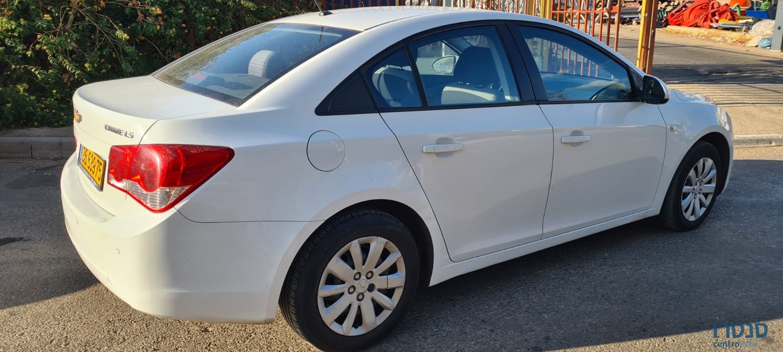 2011' Chevrolet Cruze photo #3