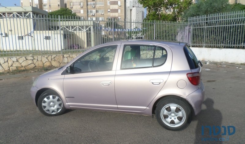 2001' Toyota Yaris photo #1