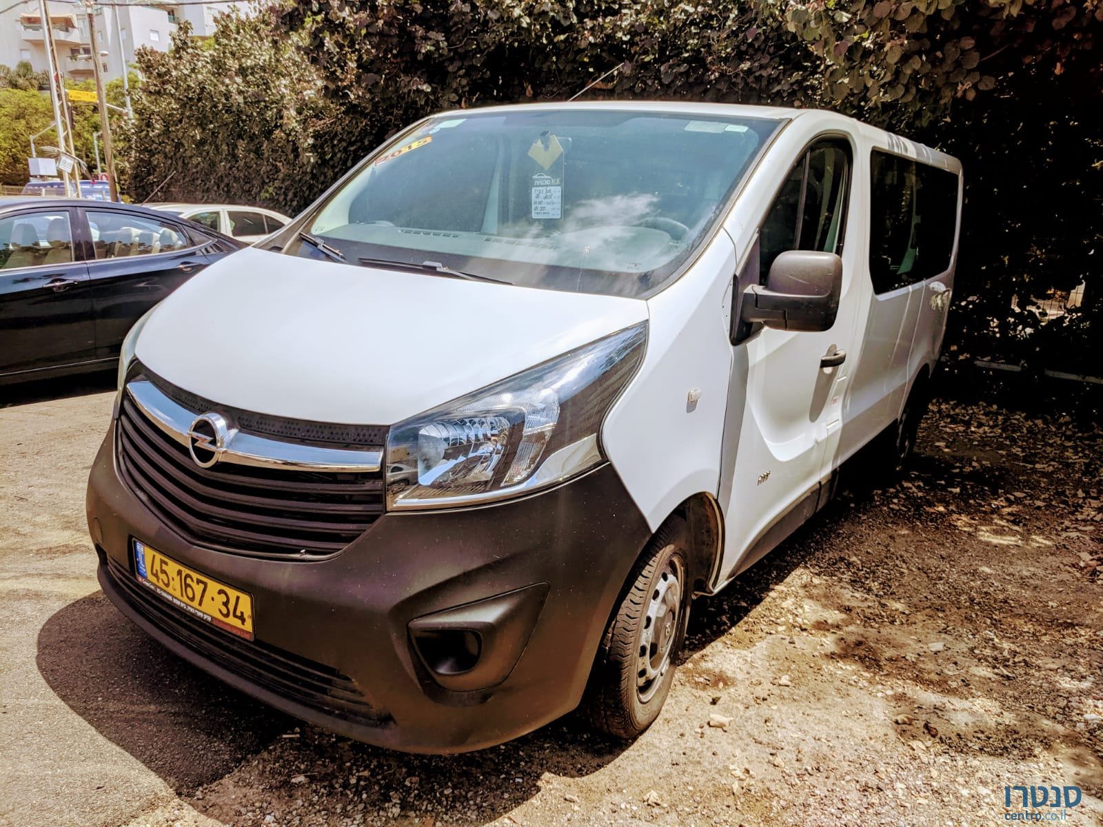 2015' Opel Vivaro photo #1