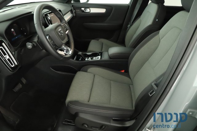 2020' Volvo XC40 photo #6