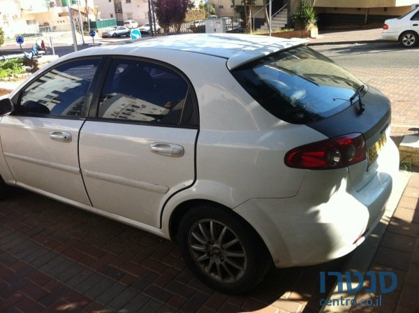 2007' Chevrolet Optra photo #2