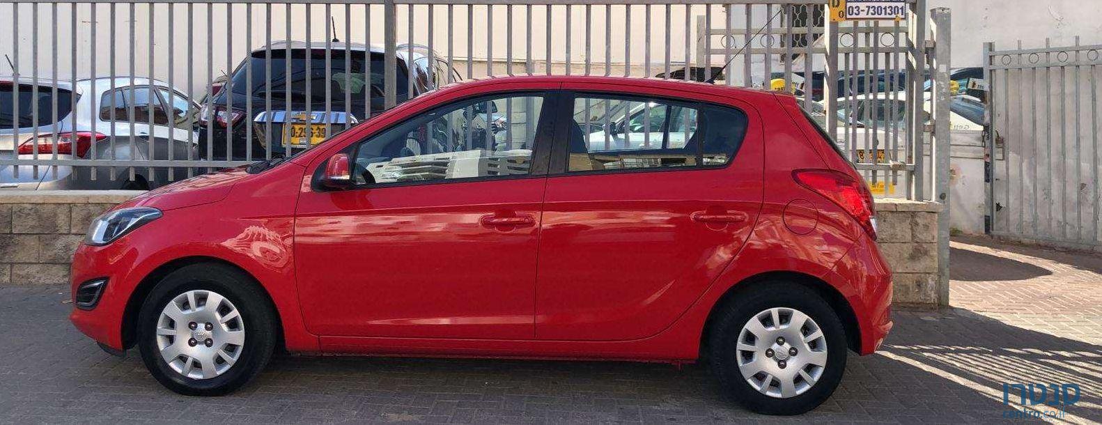 2012' Hyundai i20 יונדאי photo #3