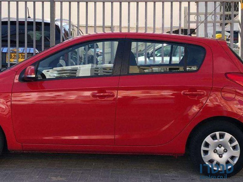 2012' Hyundai i20 יונדאי photo #3