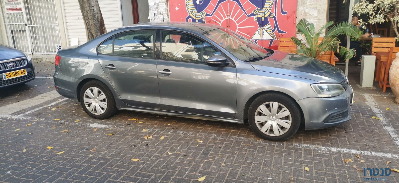 2012' Volkswagen Jetta photo #3