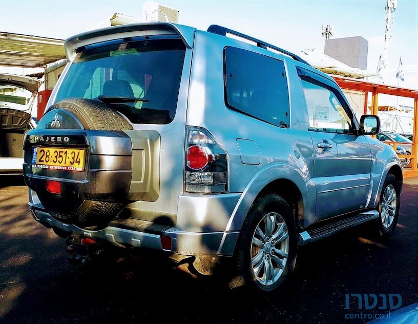 2015' Mitsubishi Pajero photo #4