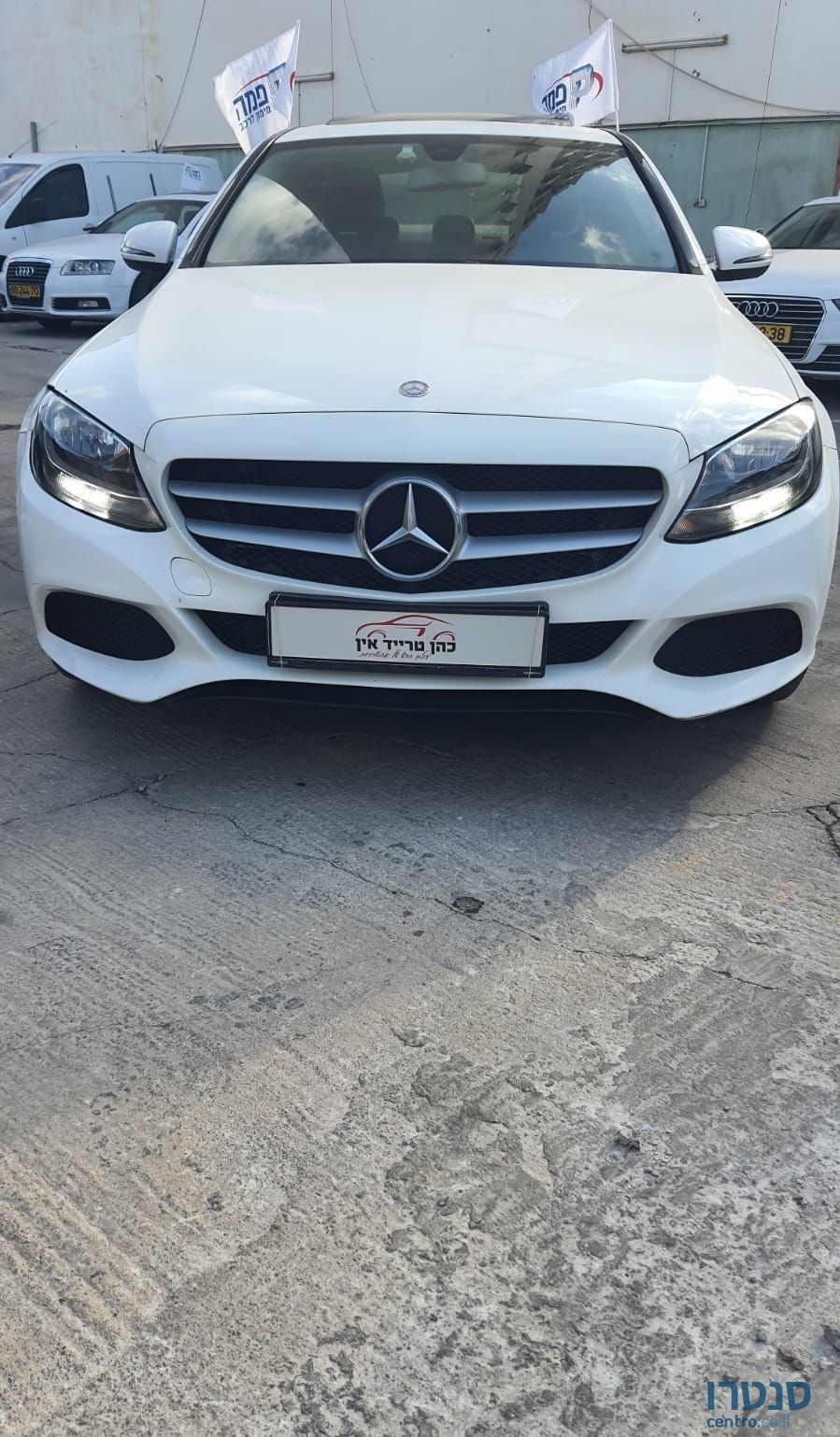 2016' Mercedes-Benz C-Class Taxi photo #1