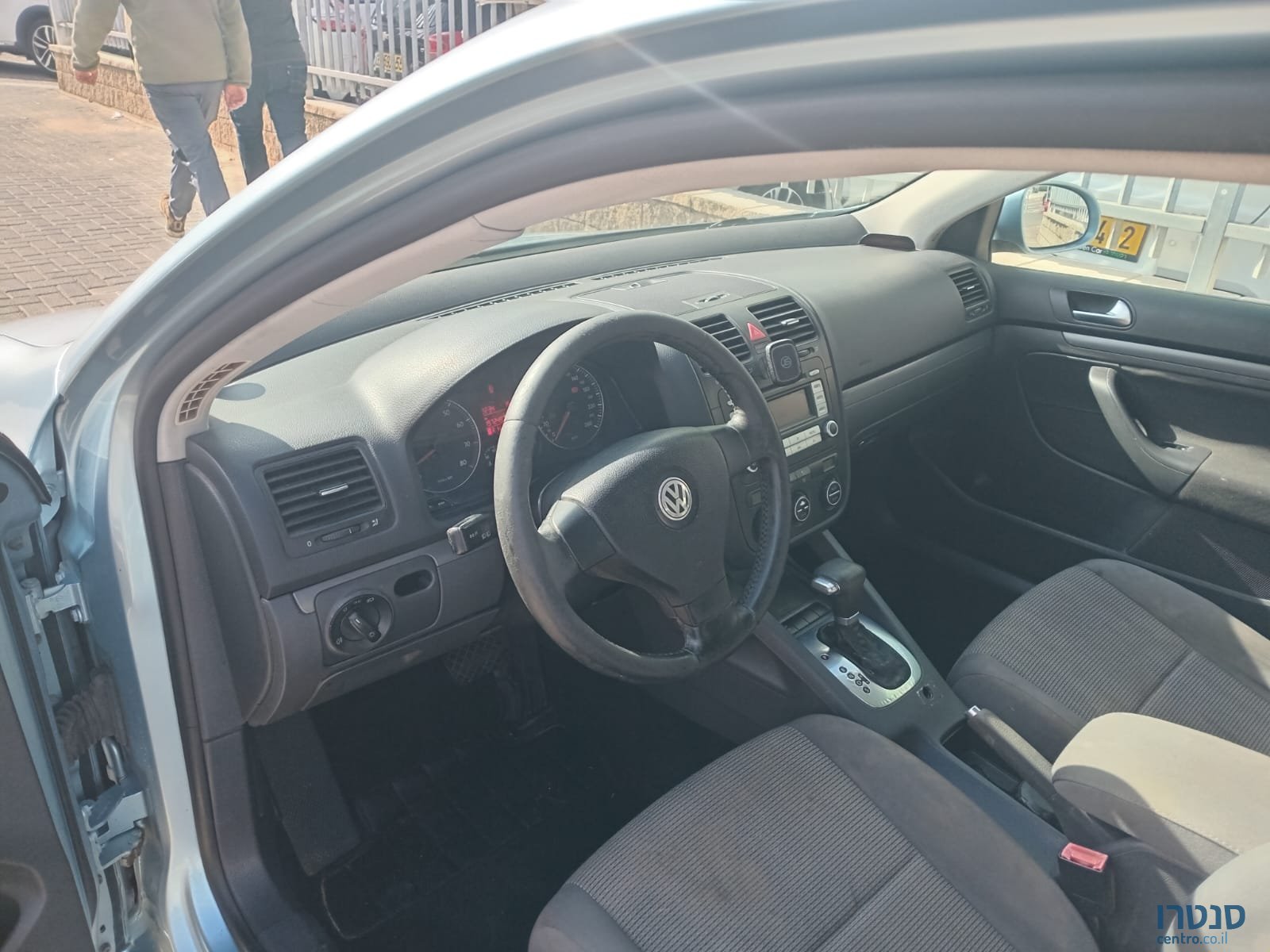 2008' Volkswagen Jetta photo #2