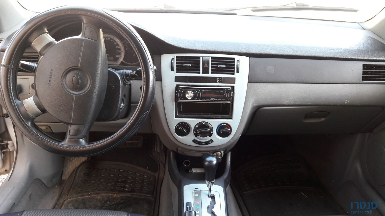 2004' Chevrolet Optra photo #2