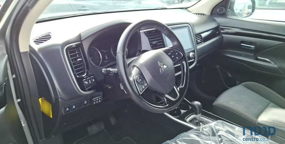 2021' Mitsubishi Outlander מיצובישי אאוטלנדר photo #2