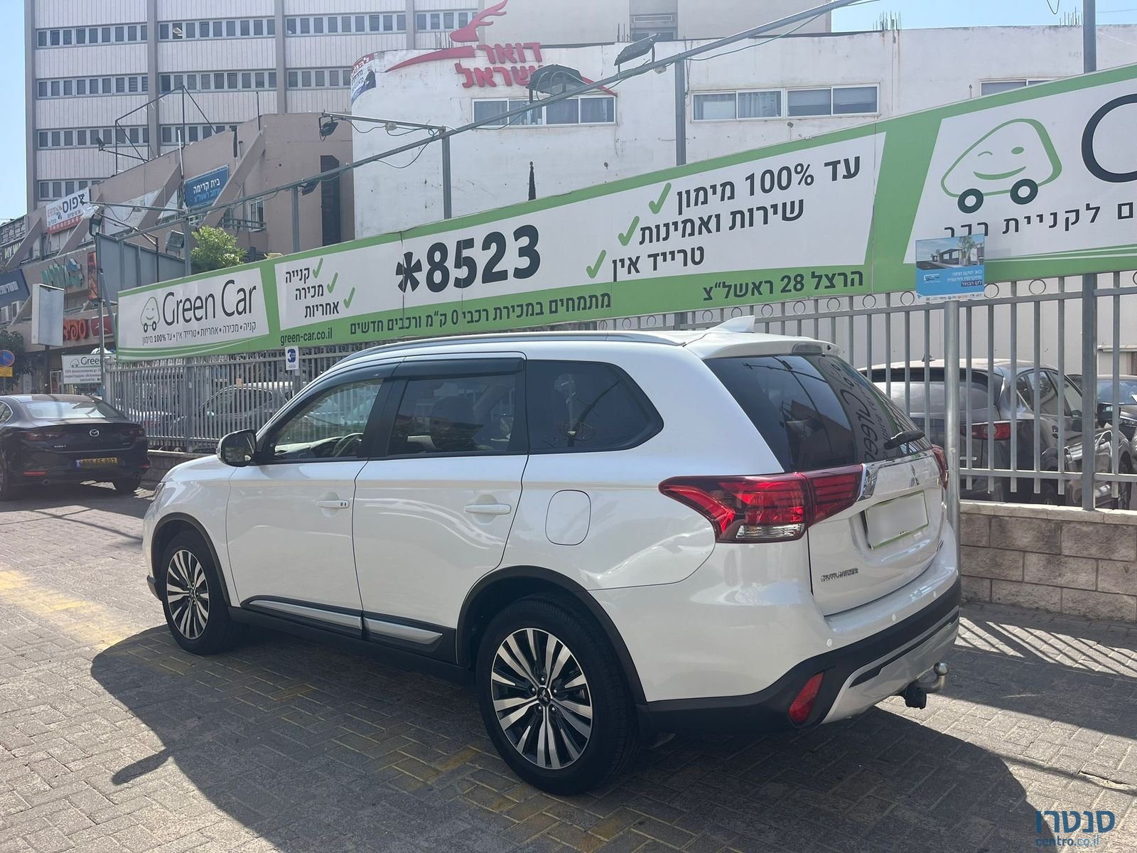 2020' Mitsubishi Outlander photo #4