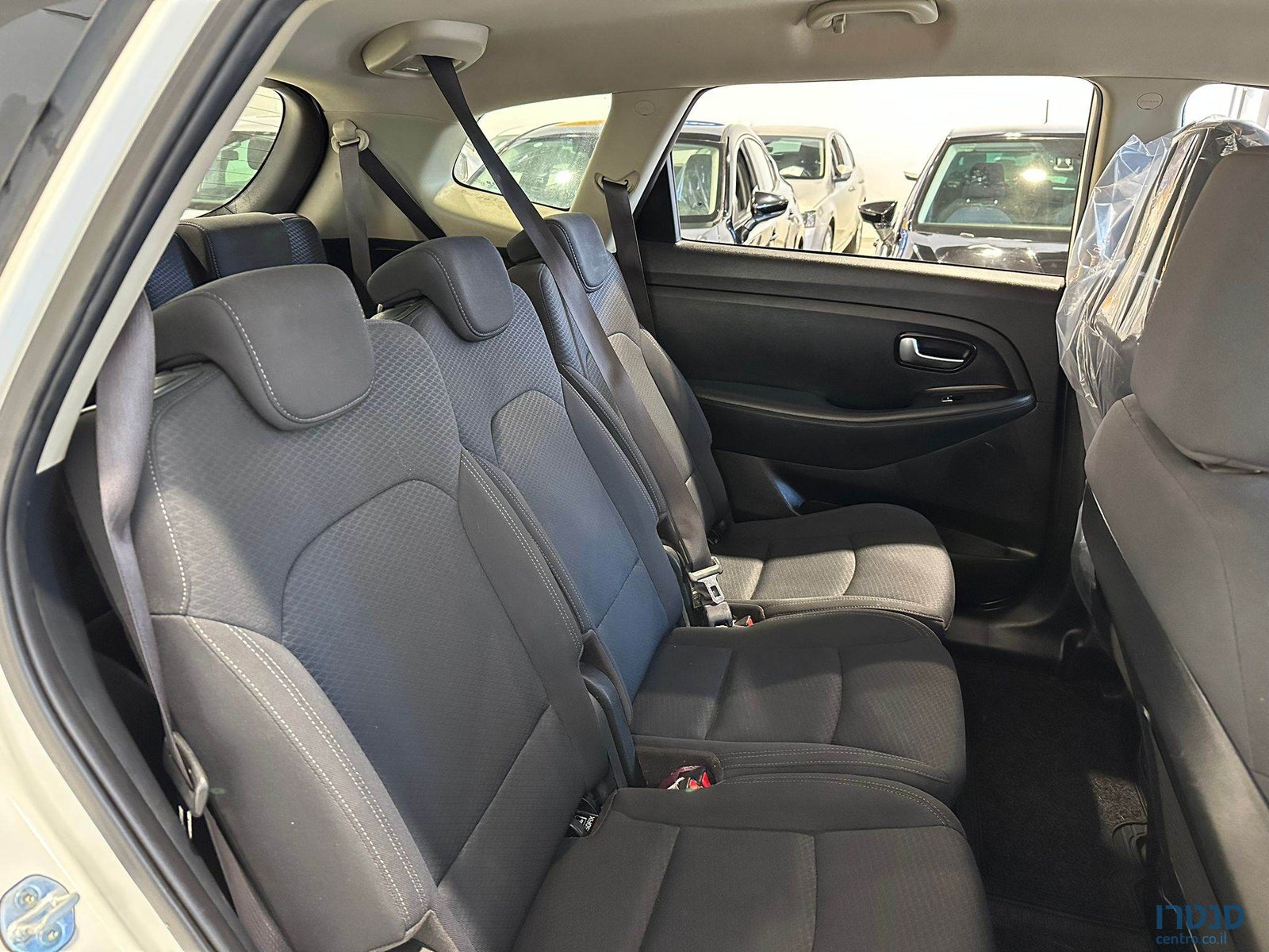 2019' Kia Carens photo #6