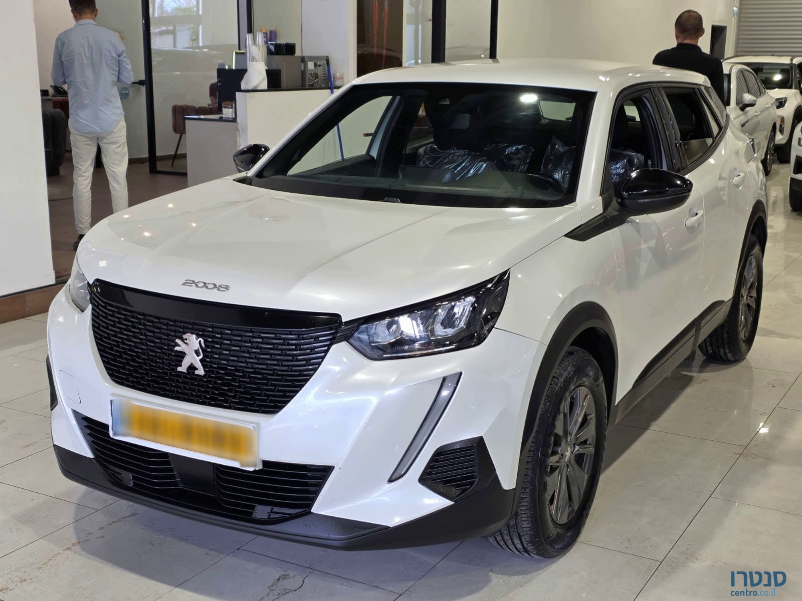 2023' Peugeot 2008 photo #1