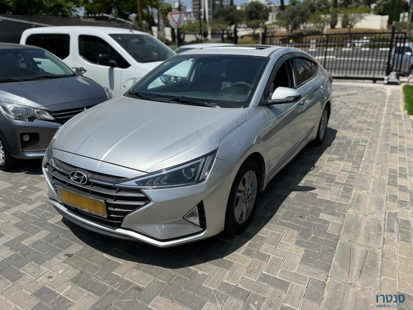 2019' Hyundai Elantra photo #2