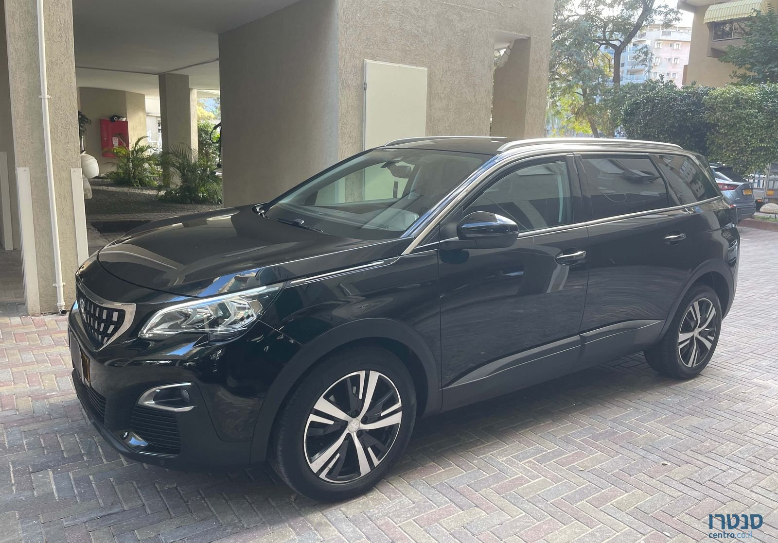 2020' Peugeot 5008 פיג'ו photo #1