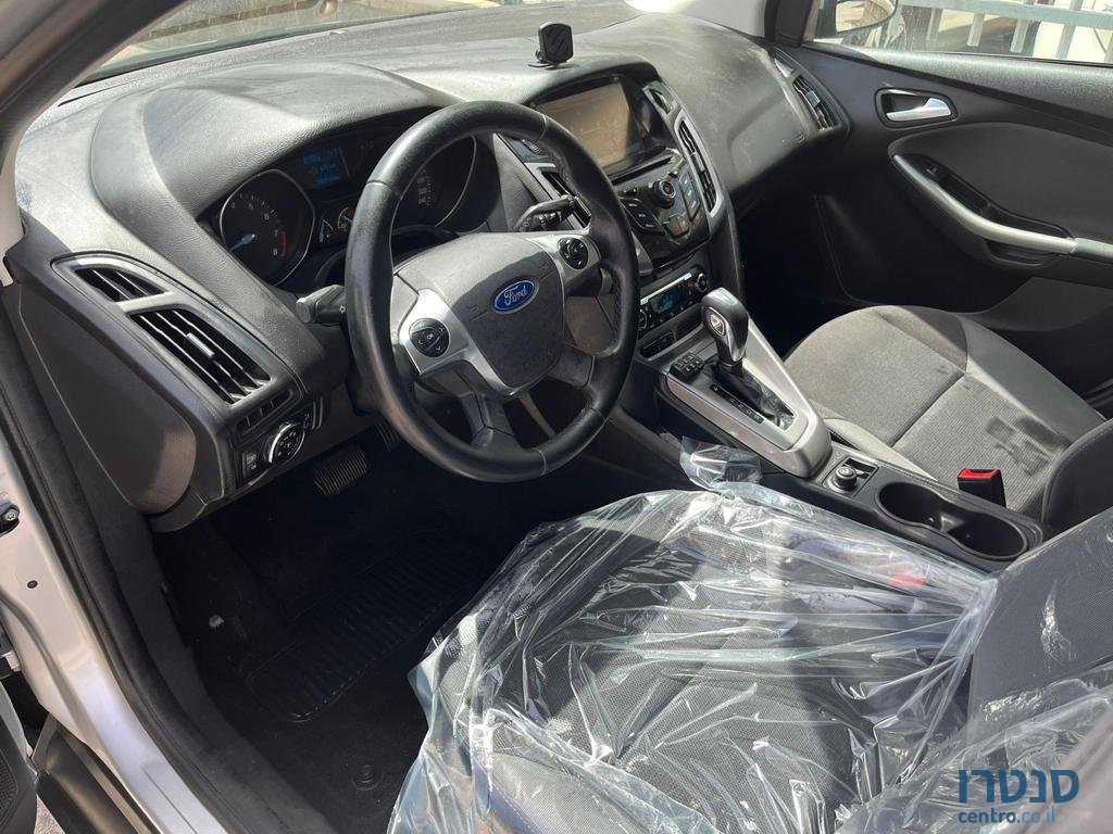 2014' Ford Focus photo #3