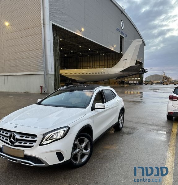 2019' Mercedes-Benz GLA מרצדס photo #1
