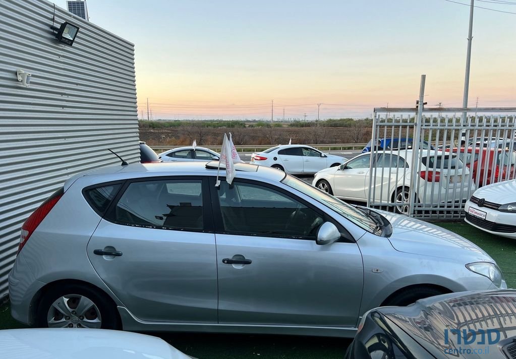 2011' Hyundai i30 יונדאי photo #6
