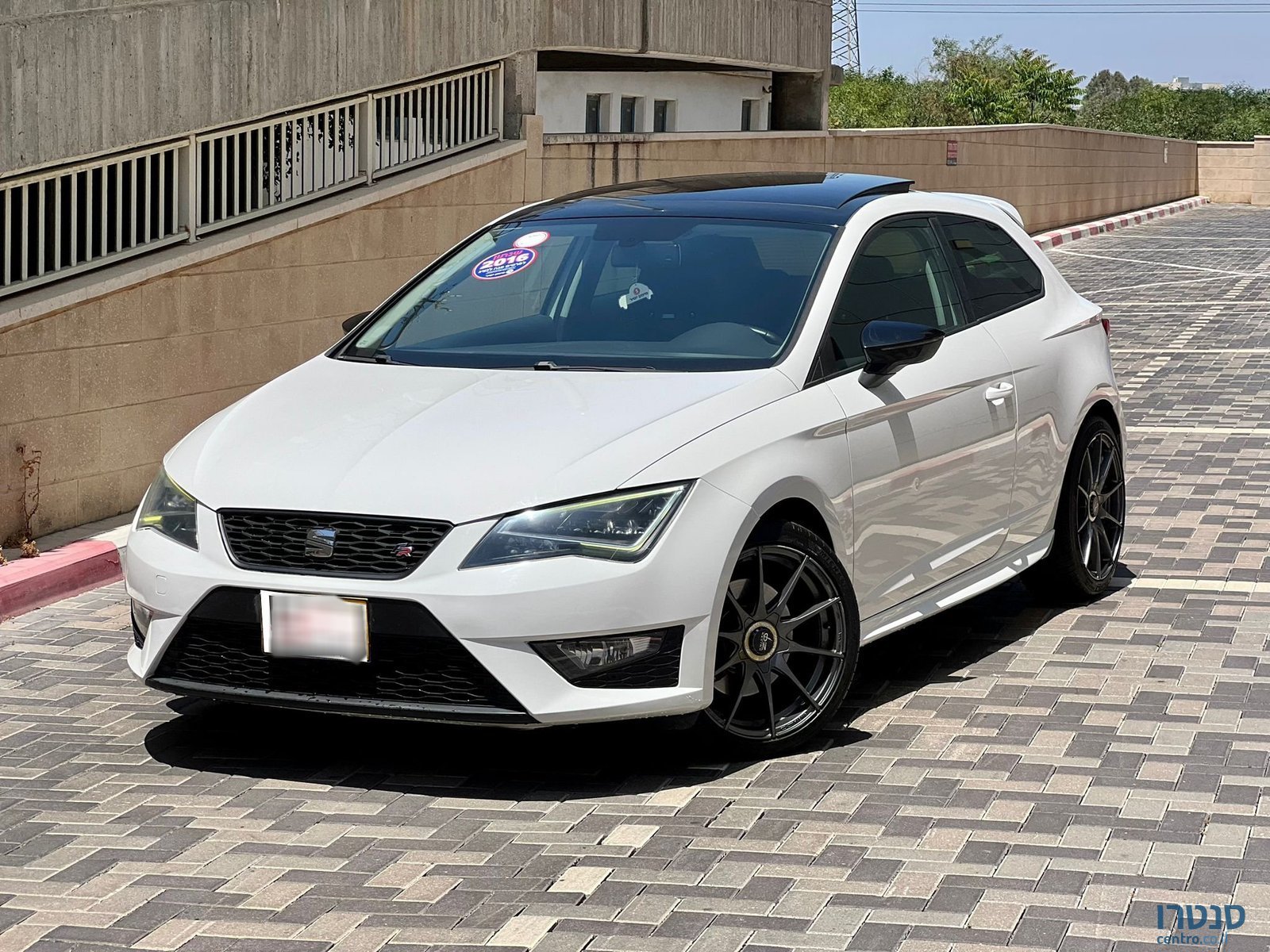 2016' SEAT Leon photo #1