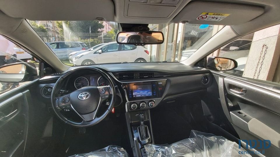 2017' Toyota Corolla photo #5